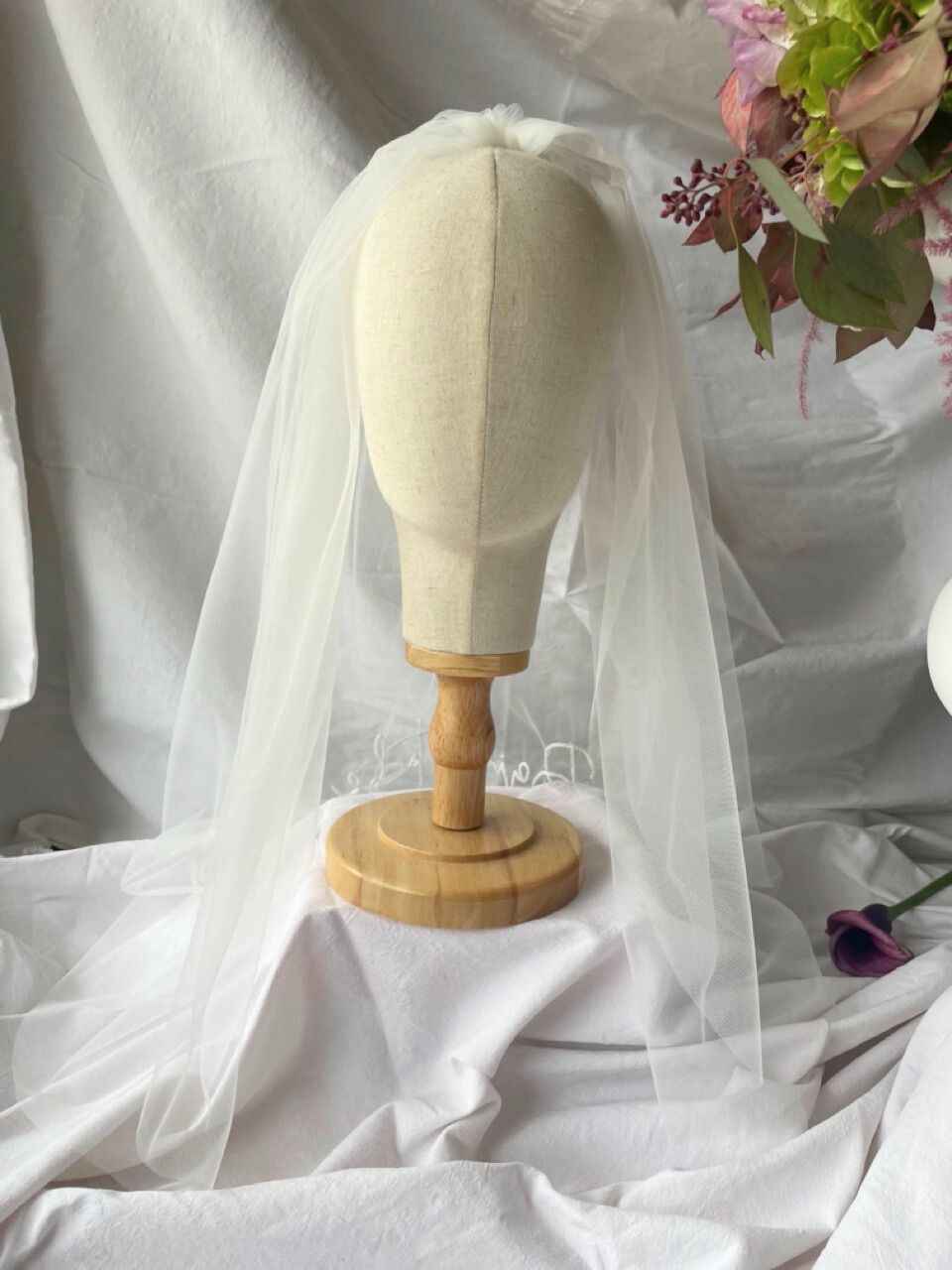 Voile de mariée “Bride to Be” brodé – Accessoire EVJF élégant pour future mariée
