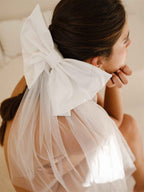 Nœud en satin avec mini voile – Accessoire de cheveux mariage
