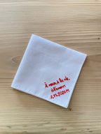 Mouchoir brodé personnalisé – Initiales, prénoms ou phrase unique
