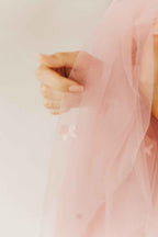 Voile de mariée coloré – Poème & fleurs en soie