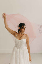 Voile de mariée coloré – Poème & fleurs en soie