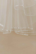 Voile court à rabat "Milky" – Bordure en paillettes brodées à la main