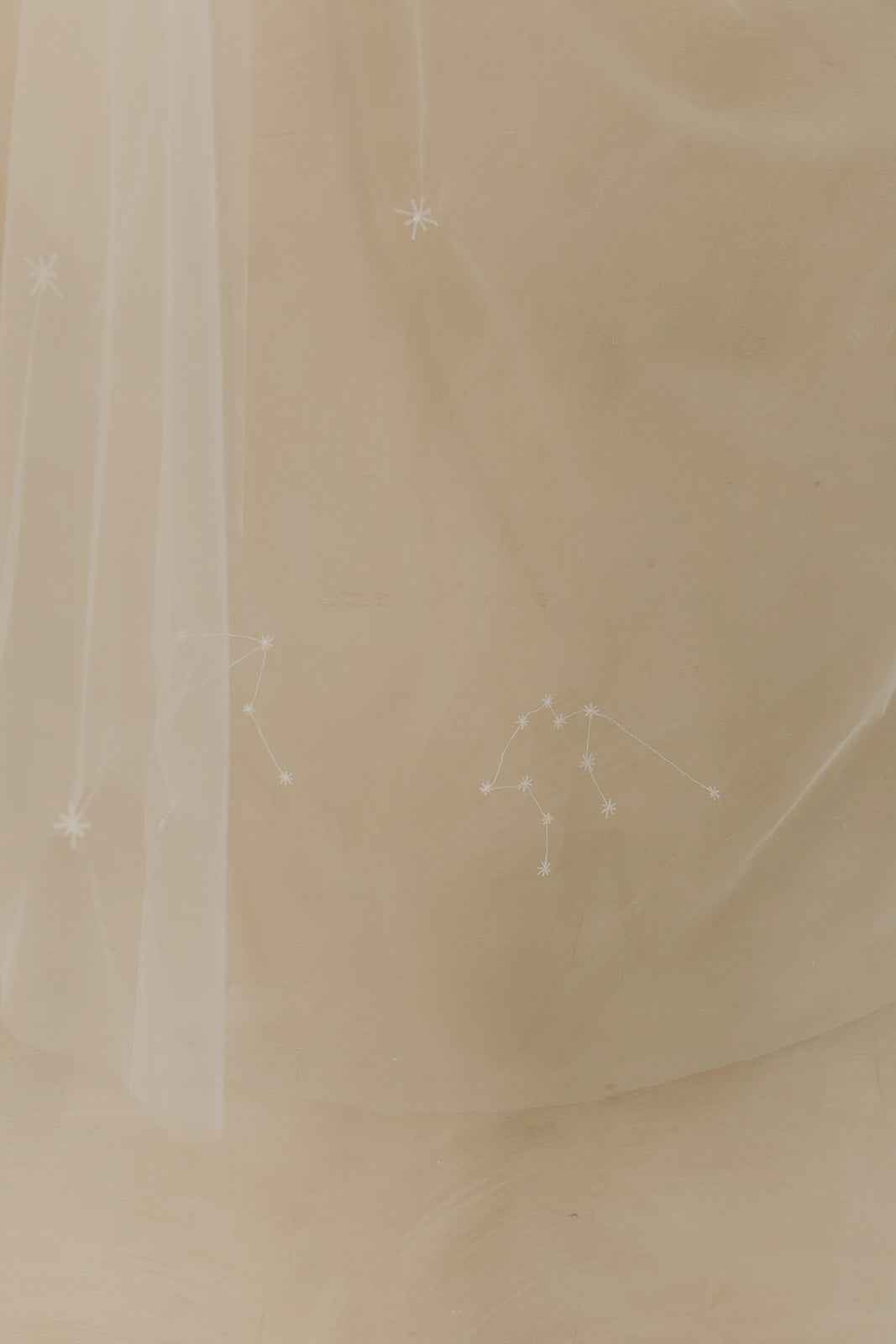 Voile long  – Signes du zodiaque et étoiles brodés