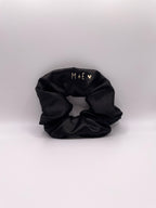 Chouchous en satin brodé – Accessoires cheveux EVJF et mariage