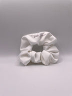 Chouchous en satin brodé – Accessoires cheveux EVJF et mariage