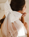 Nœud en satin avec mini voile – Accessoire de cheveux mariage