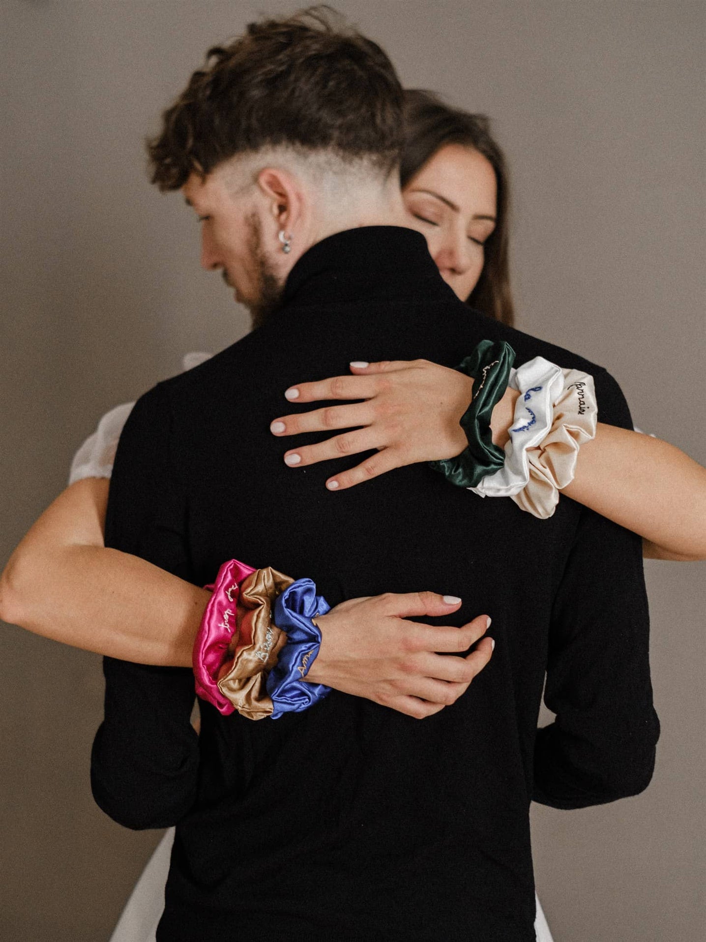 Chouchou en satin personnalisé – Brodé à la main - MANON PONSON