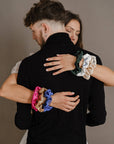 Chouchou en satin personnalisé – Brodé à la main