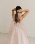 Voile de mariée coloré – Poème & fleurs en soie