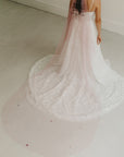 Voile de mariée coloré – Poème & fleurs en soie