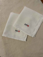 Mouchoir brodé personnalisé – Initiales, prénoms ou phrase unique