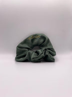 Chouchous en satin brodé – Accessoires cheveux EVJF et mariage