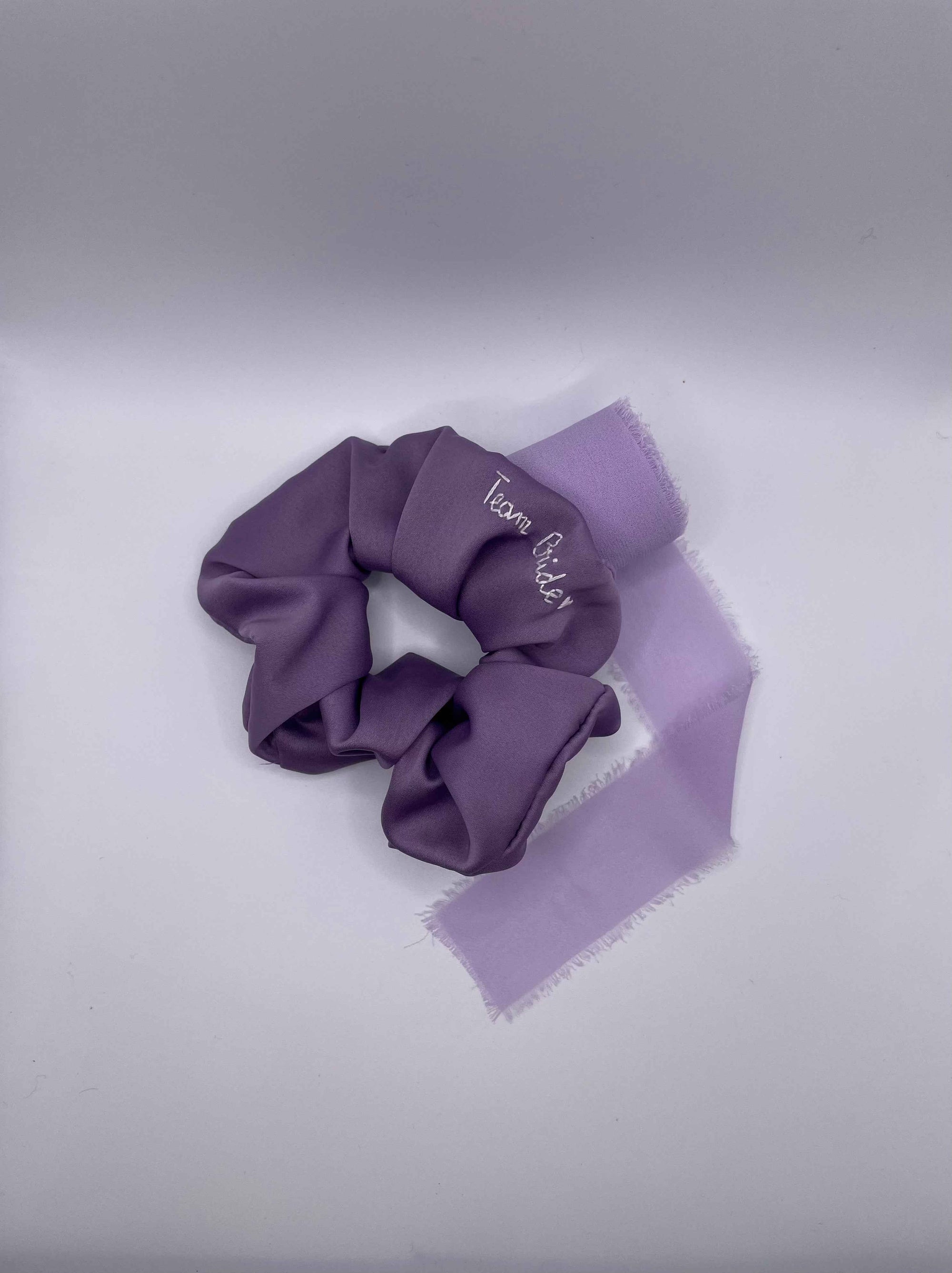 Lot chouchou et ruban bouquet personnalisés – Broderie sur mesure