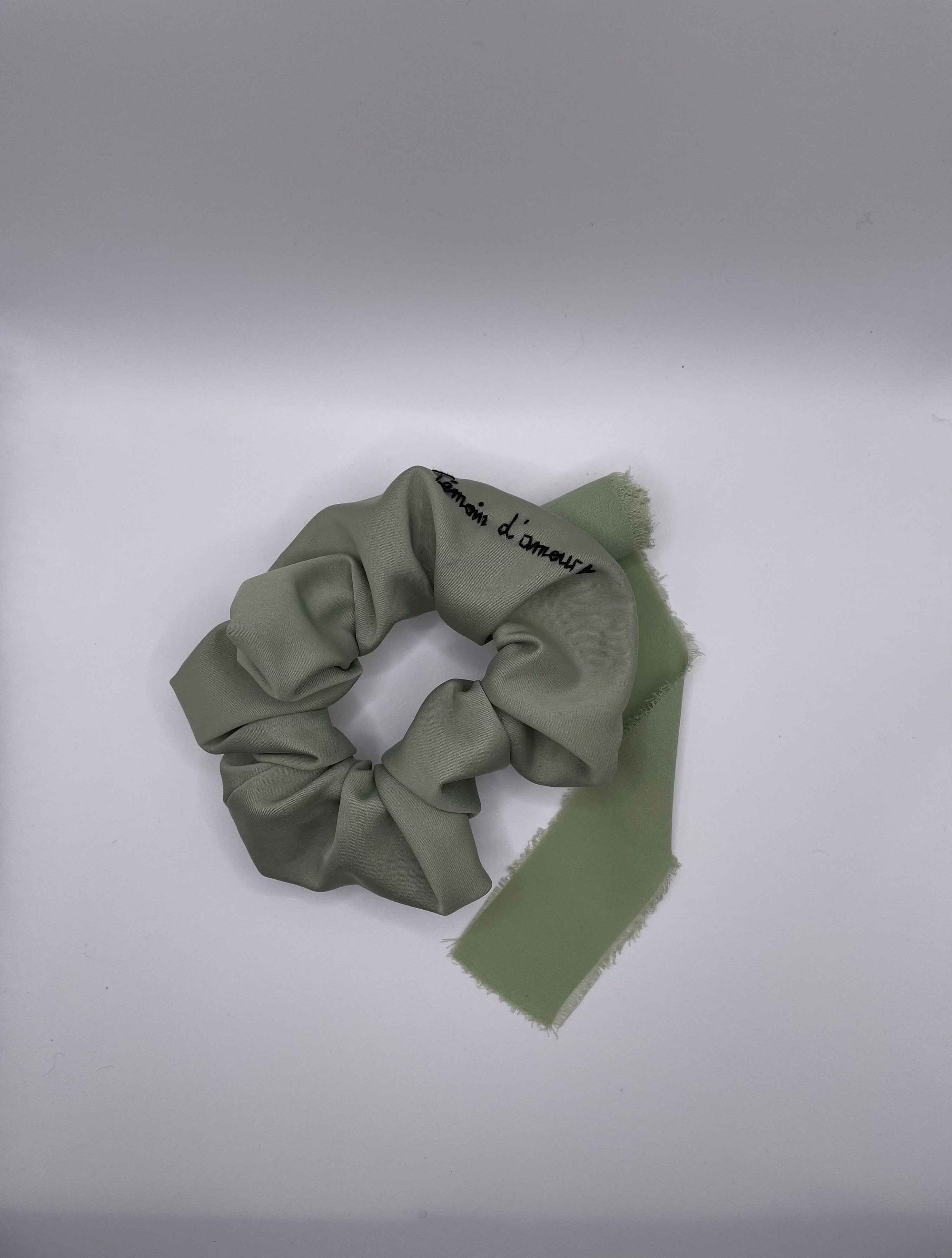 Lot chouchou et ruban bouquet personnalisés – Broderie sur mesure