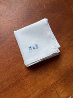 Mouchoir brodé personnalisé – Initiales, prénoms ou phrase unique