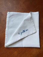 Mouchoir brodé personnalisé – Initiales, prénoms ou phrase unique