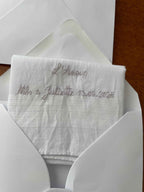 Mouchoir brodé personnalisé – Initiales, prénoms ou phrase unique - MANON PONSON