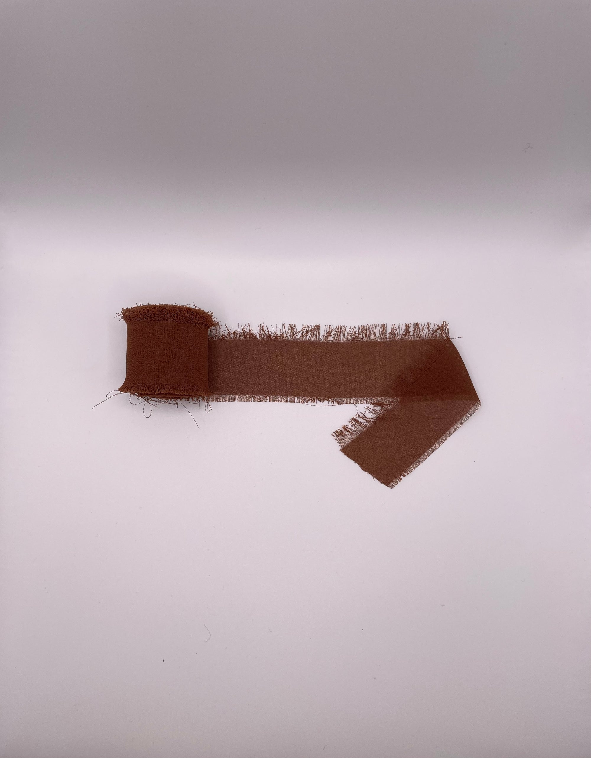 Ruban mariage brodé – Personnalisable &amp; brodé à la main (un côté brodé)