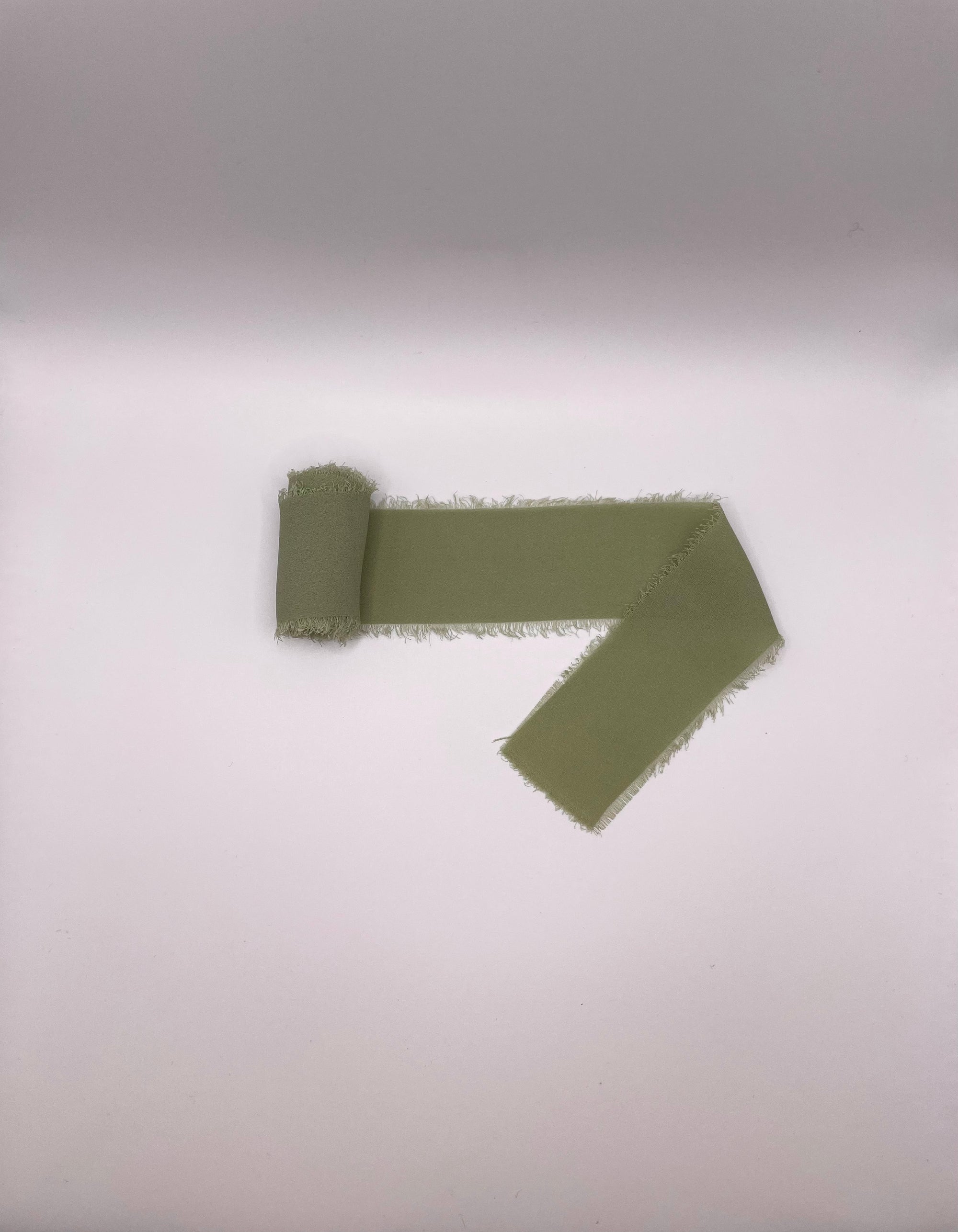 Ruban mariage brodé – Personnalisable &amp; brodé à la main (un côté brodé)