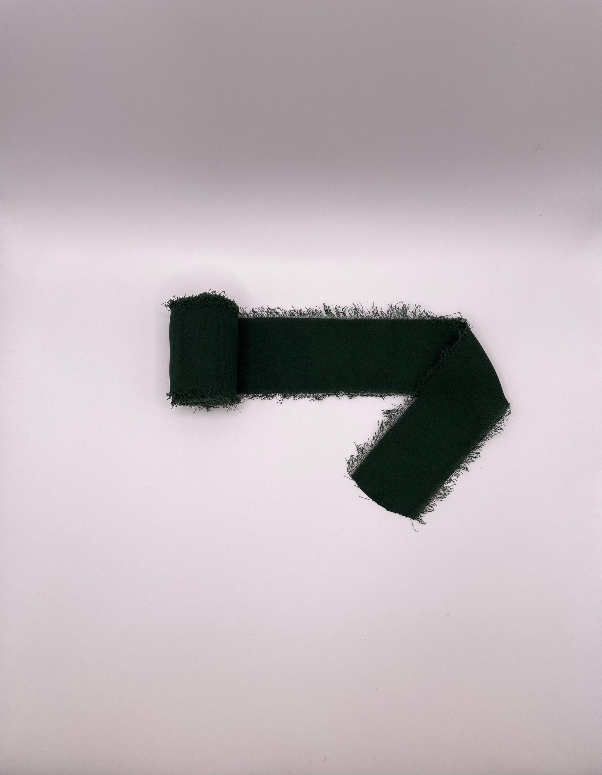 Ruban mariage brodé – Personnalisable &amp; brodé à la main (un côté brodé)